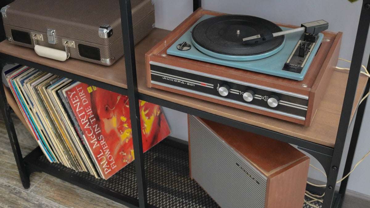 Utforska Den Retro-tidlösa Värmen i Atari Recharged Soundtrack på Vinyl Skiva.