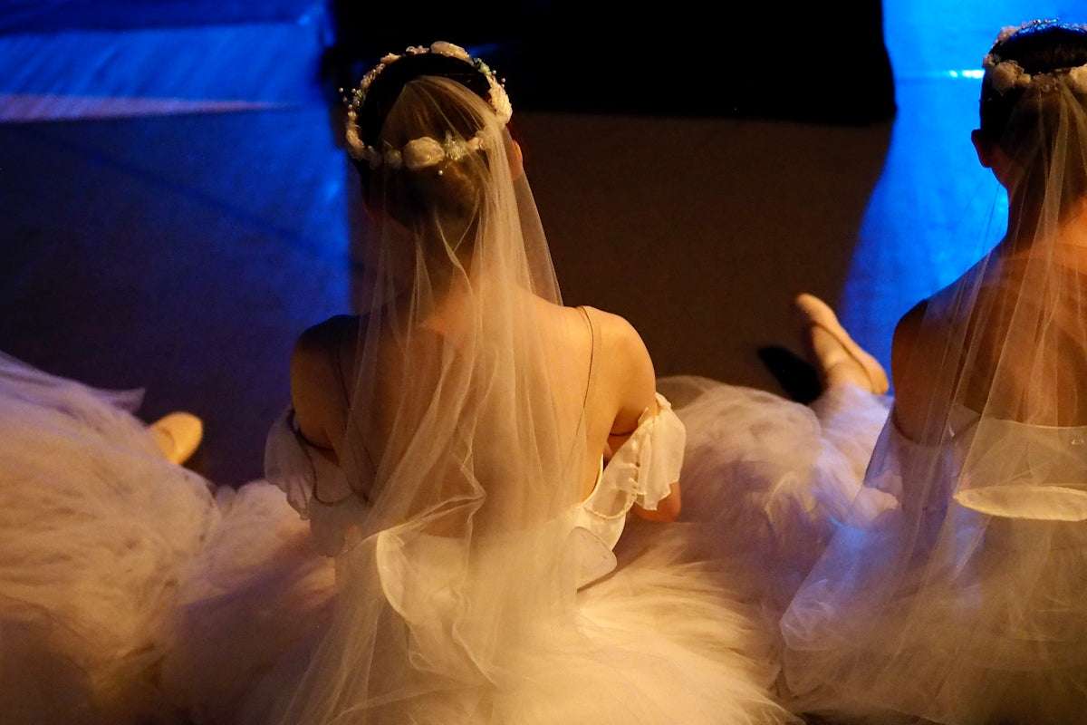 Lär dig allt om betydelsen av Dancing Wednesday Figur i modern dekoration
