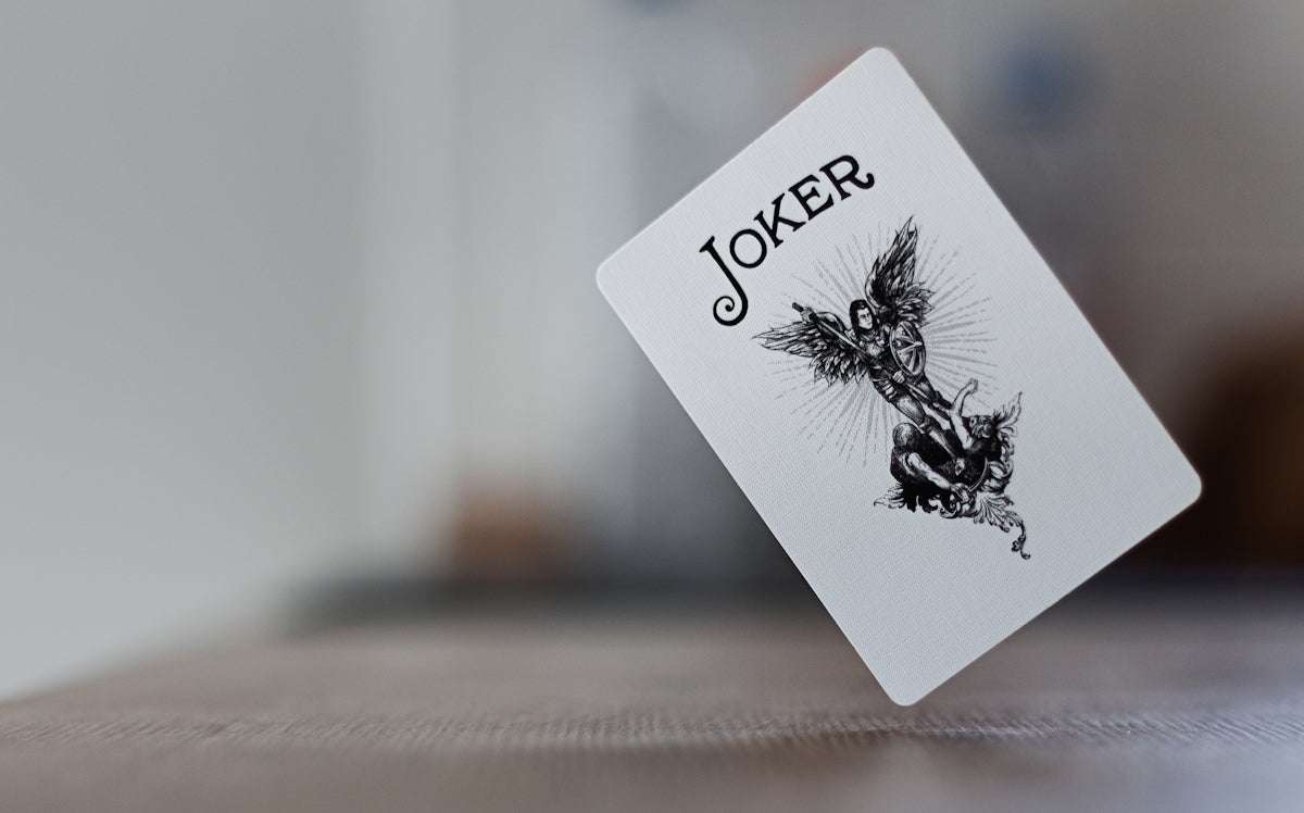 Upptäck Spelets Mystik: Dark Knight Jokers Spelkort för Ett Fängslande Kortäventyr