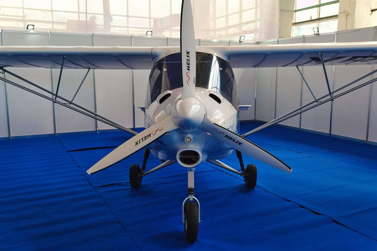 Upptäck konsten att bygga med Model Air 71304 AMT11 Blå Grå byggsats för passionerade modellbyggare