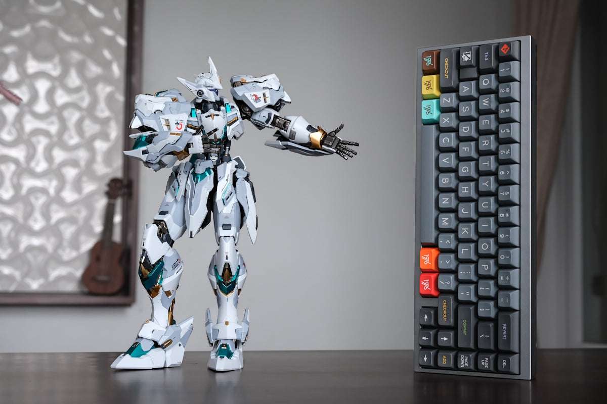 Hornmugg hos populära animeserier skilda figurer och som reflekteras i modern konst