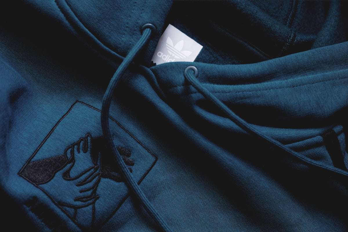 Historien bakom ikoniska hoodie-tryck och dess utveckling över tid