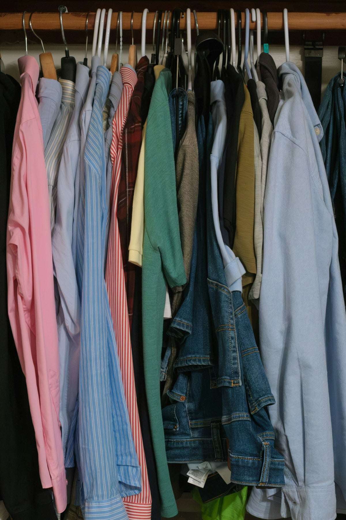 Simple hacks för att få dina hoodies att hålla längre och se nya ut.