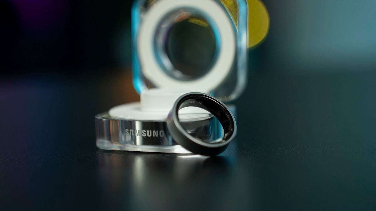 Upplev Designen och Historien av DC Flash Film Prop Replica Ring med Display En Fördjupad Guide