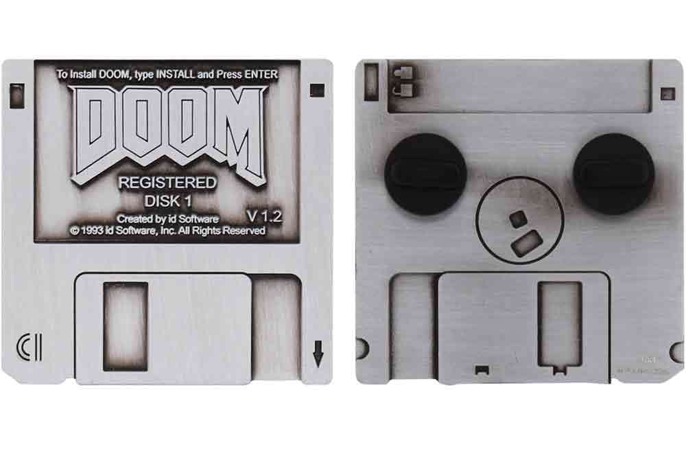 DOOM Floppy Disk Pin Badge fanattik