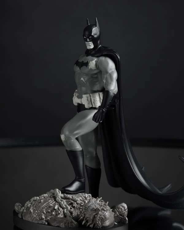 Dc Direct Batman Black & White av Bjorn Barends Figur mcfarlane toys 2025
