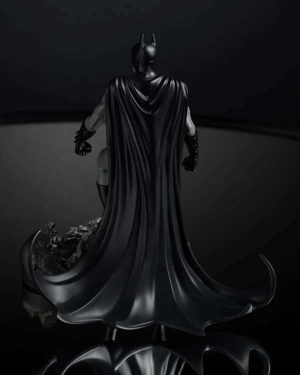 Dc Direct Batman Black & White av Bjorn Barends Figur mcfarlane toys 2025