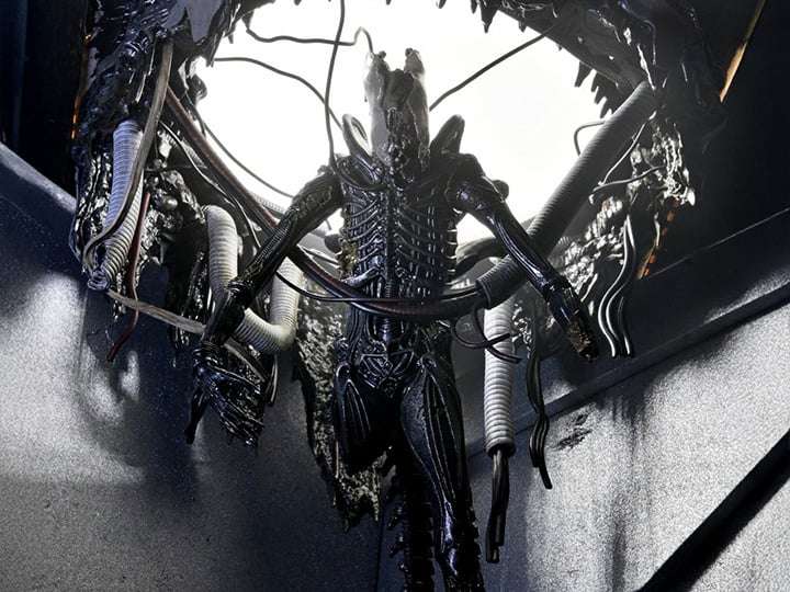 Alien Romulus Deluxe Suspended Lab Xenomorph XX121 Action Figure neca