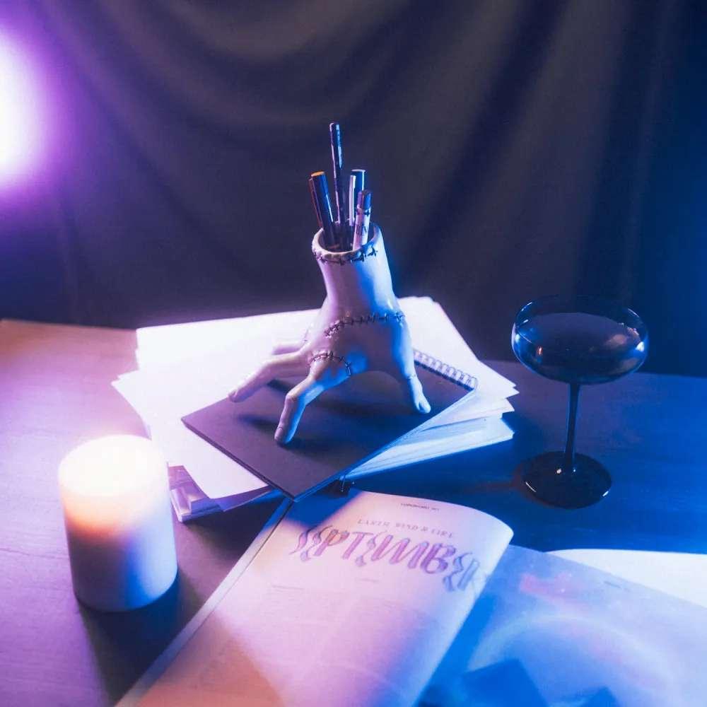 Wednesday Pen Holder Set - Robotto