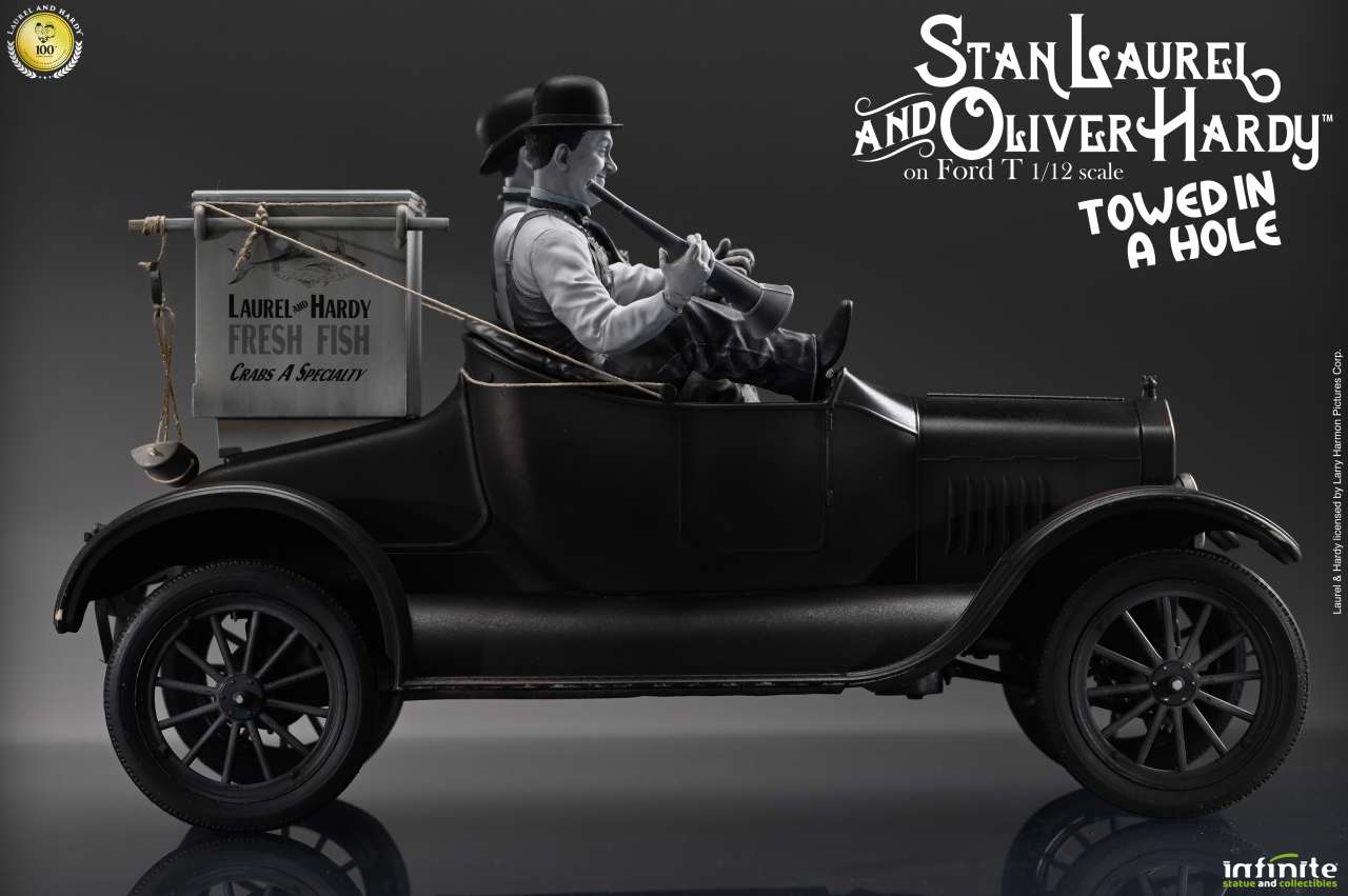 Laurel & Hardy Towed In A Hole Ford T 1/12 Skala infinite statue