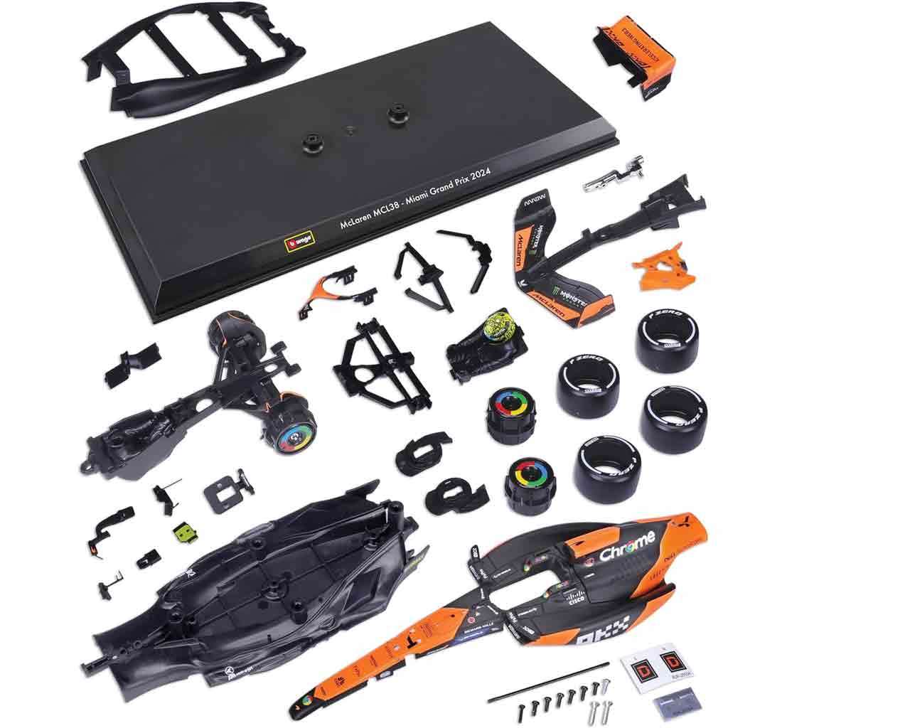 McLaren F1 MCL38 - Lando Norris med hjälm - Modellkit 1:24 bburago