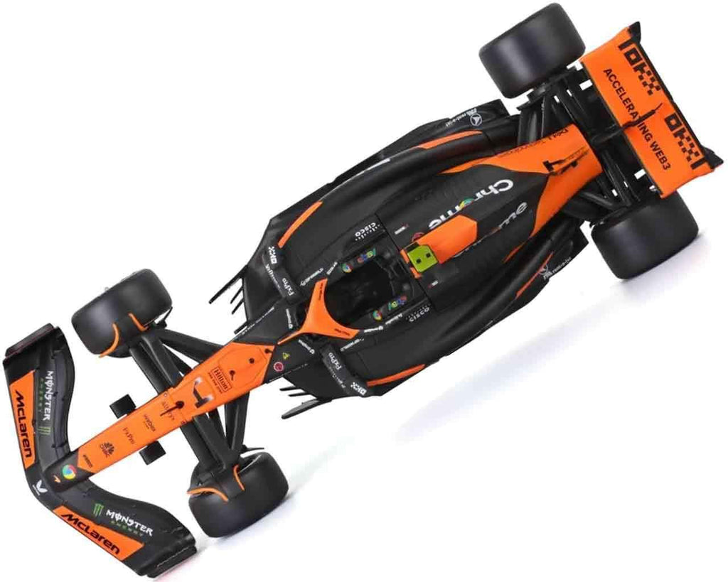 F1 McLaren MCL38 med Norris-figur - 1:24 die-cast modell - Robotto