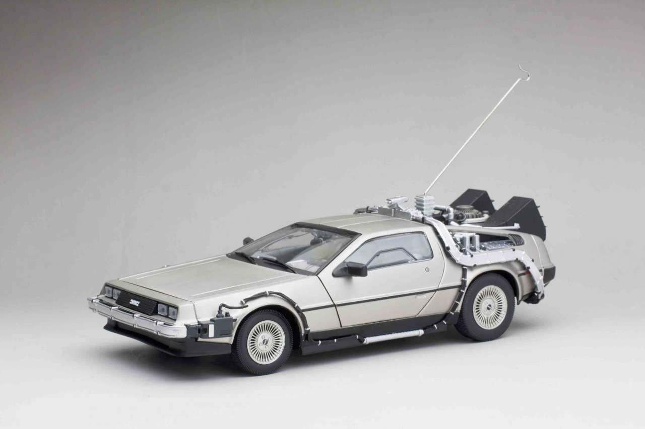 Back to the Future DeLorean Die-Cast 1:18 Skala Modell sunstar