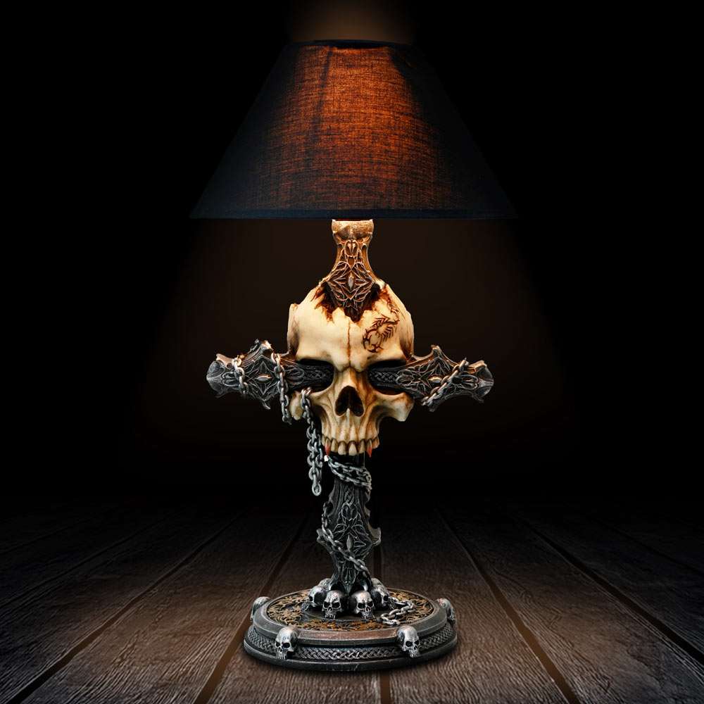 Cranium Crucis Bordslampa – Gothisk Design nemesis now
