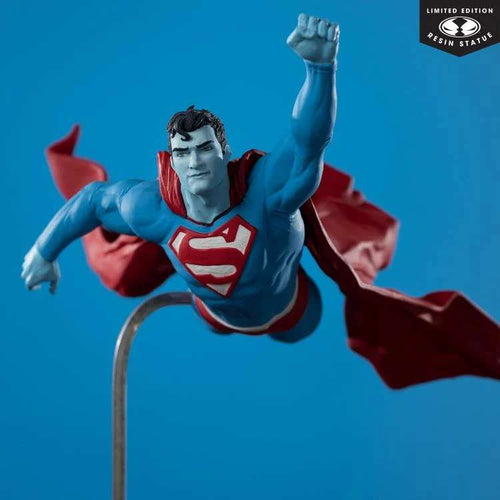 Dc direct superman röd & blå superman av lee bermejo resin Figur mcfarlane toys 2025