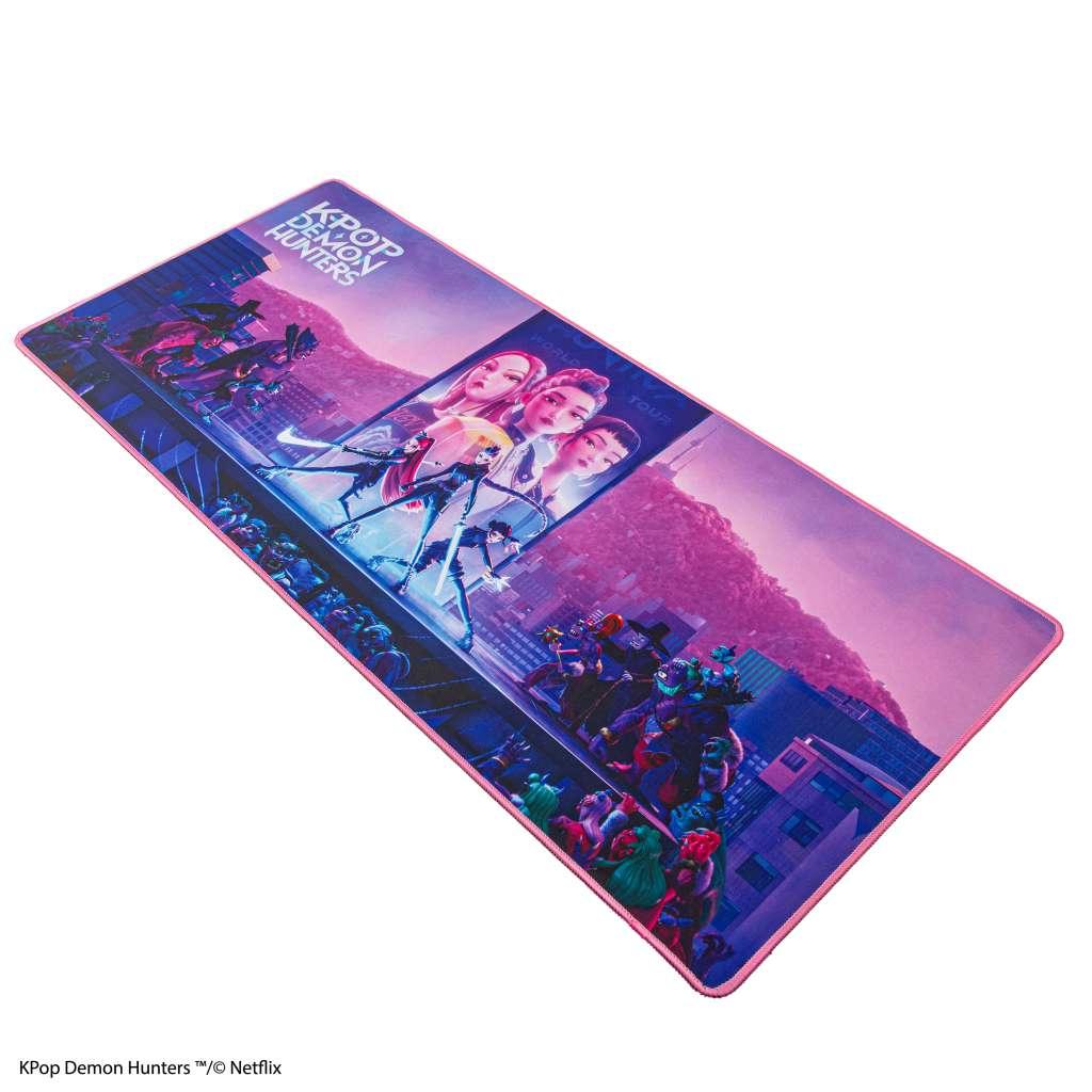 Kpop demon hunters takedown desk mat - Robotto