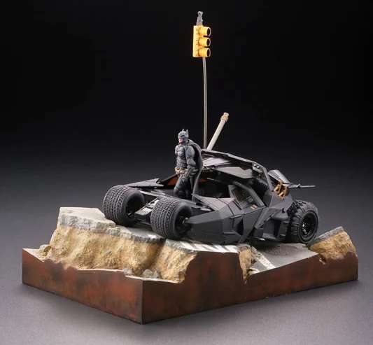 Den mörka riddarens trilogi legendariska Batmobile Tumbler i Gotham City diorama