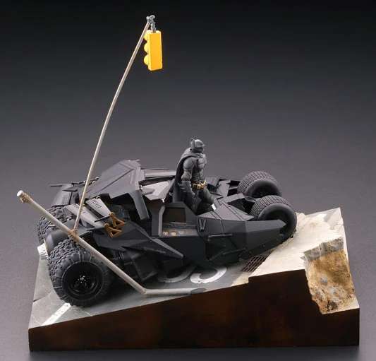 Den mörka riddarens trilogi legendariska Batmobile Tumbler i Gotham City diorama