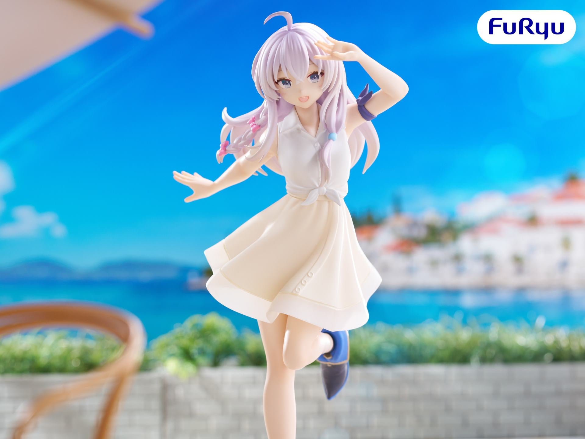 Resan med Elaina Vit Muchute-figur