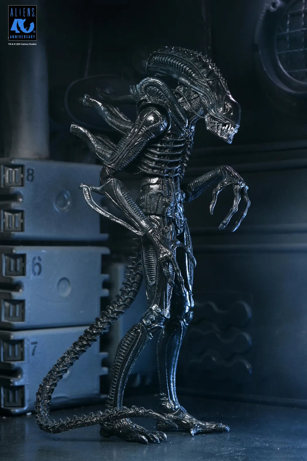 Aliens 40th Anniversary Warrior Xenomorph Black Ultimate Action Figure
