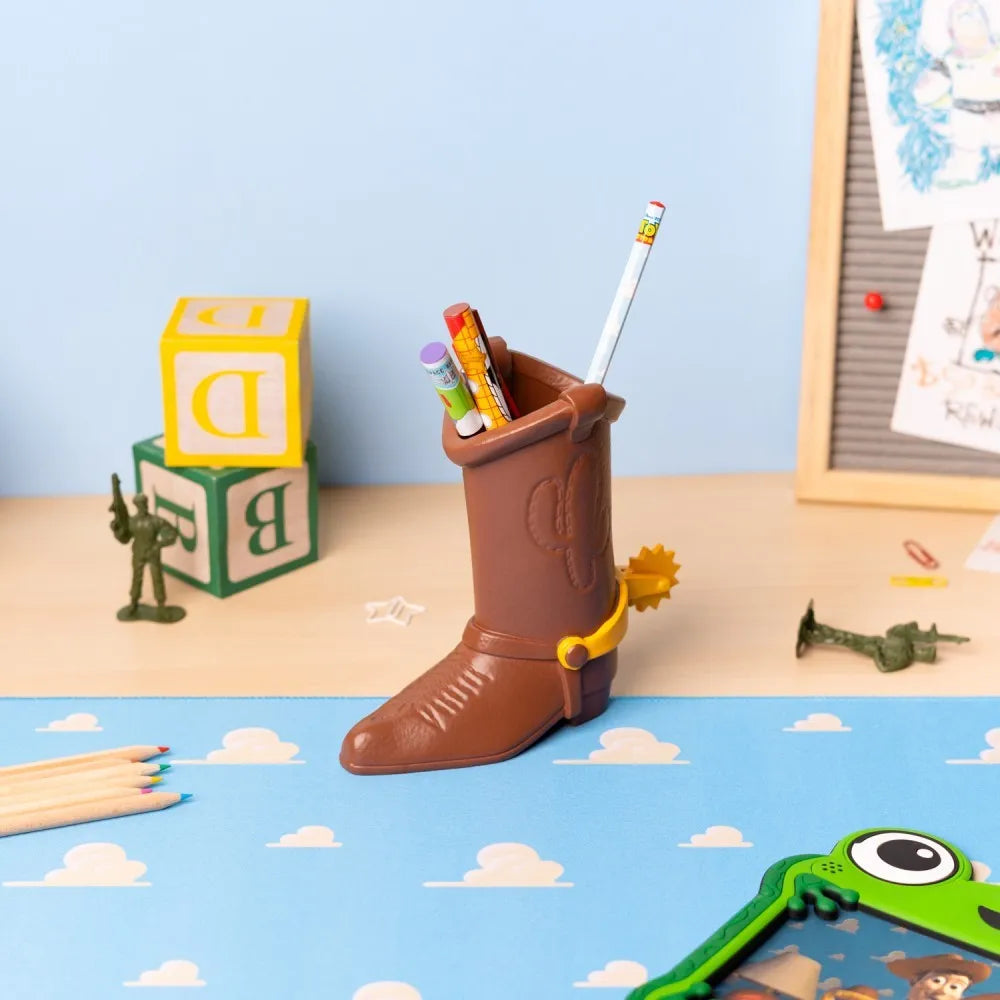 Pennhållare i form av Toy Story Woody-stövel