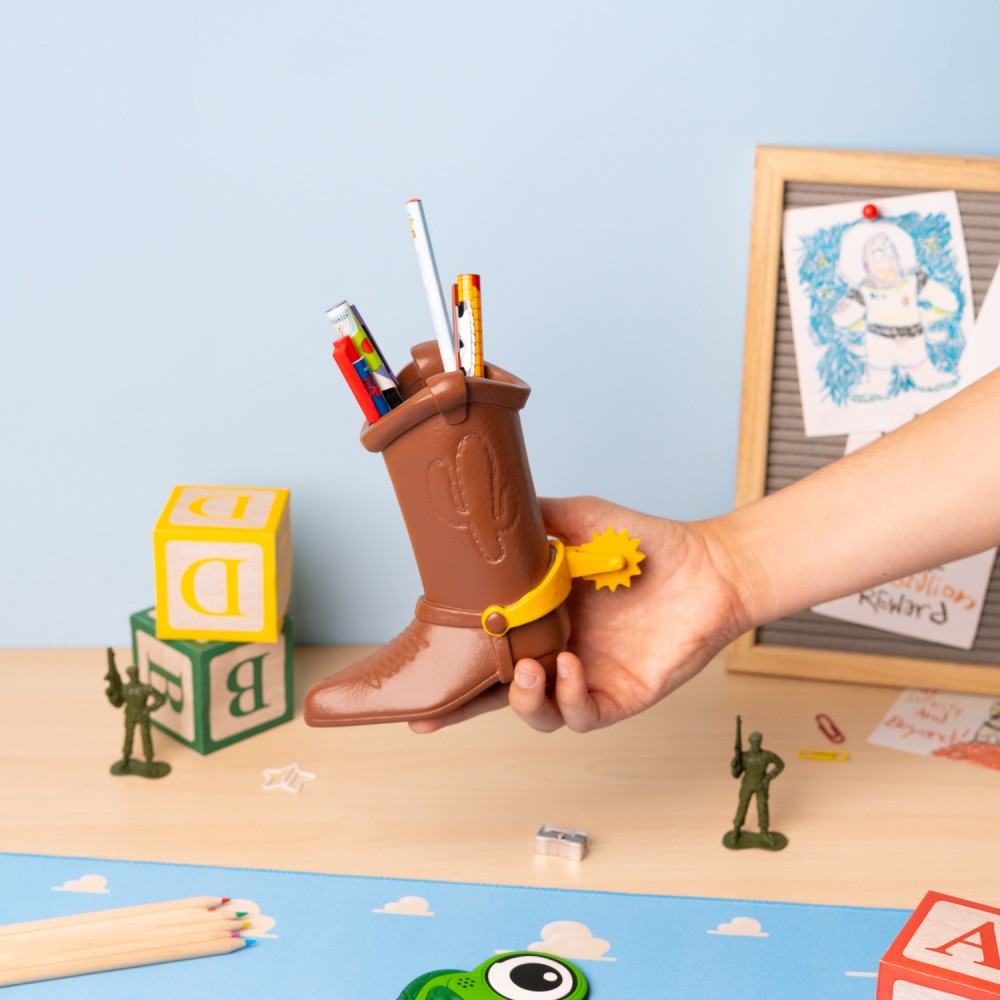 Pennhållare i form av Toy Story Woody-stövel