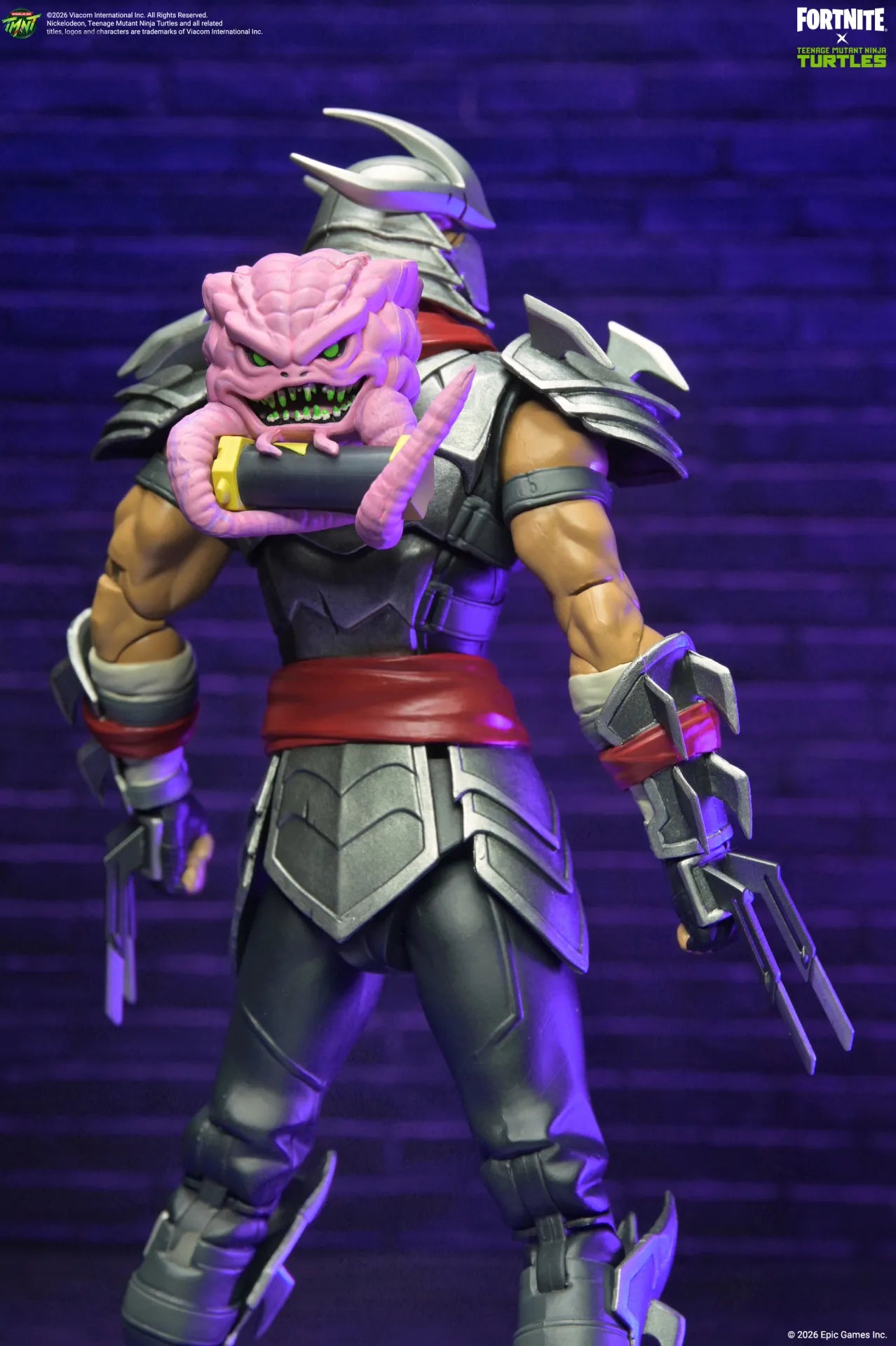 Teenage Mutant Ninja Turtles Fortnite Shredder Actionfigur i 18 cm skala med utbytbara händer, magnetisk Krang-ryggsäck och exklusivt Fortnite-kod