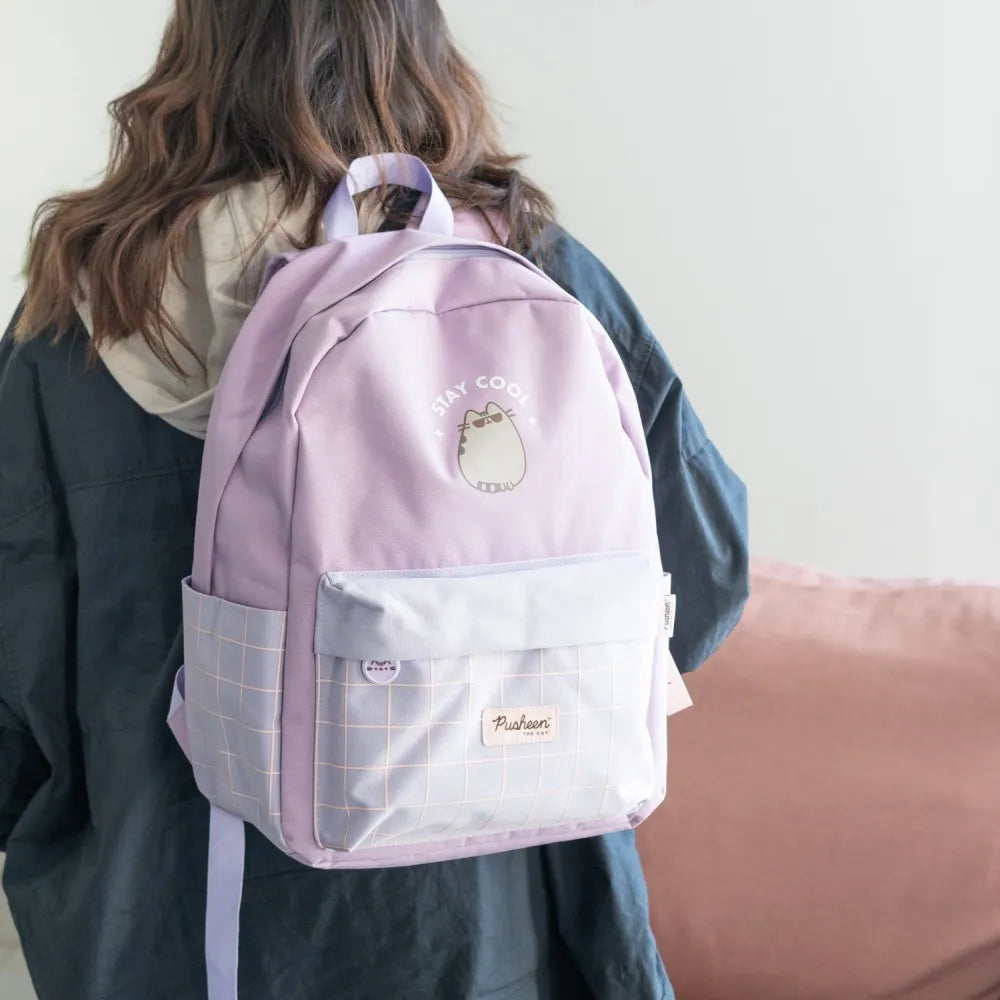 Pusheen Moments Ryggsäck med halvmåneformad dragkedja och flera fickor, tillverkad i polyester