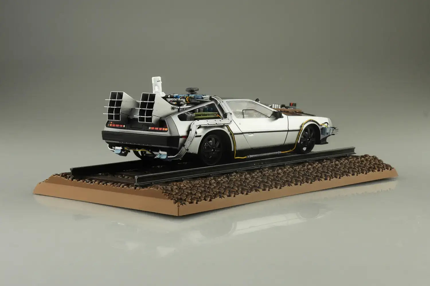BTTF TIME MACHINE FROM BACK TO THE FUTURE PART I WITH FIGURE MK 1/24 2