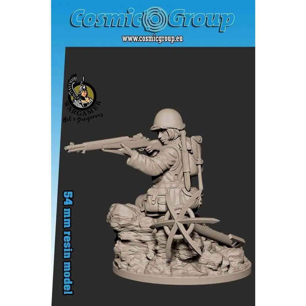 Detaljerad 54 mm resinmodell av Betty the Ranger med gevär på klippig terräng