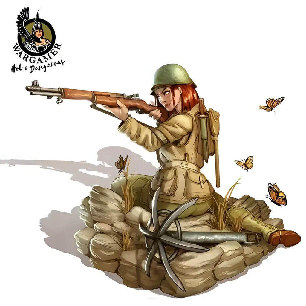 Betty the Ranger 54 mm miniatyr: kvinnlig soldat med grön hjälm och träkolvgevär vid sandsäckar med fjärilar