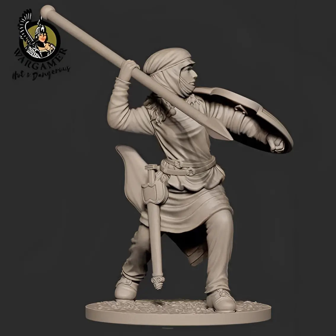 Grå plastminiatyr av krigare i stridsposition med spjut och sköld, 54 mm Darya the Immortal