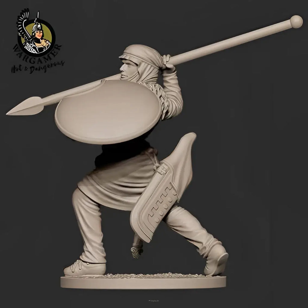 Detaljerad orerad resinminiatur av romersk spjutbärare i dynamisk stridspose, 54 mm Darya den odödliga