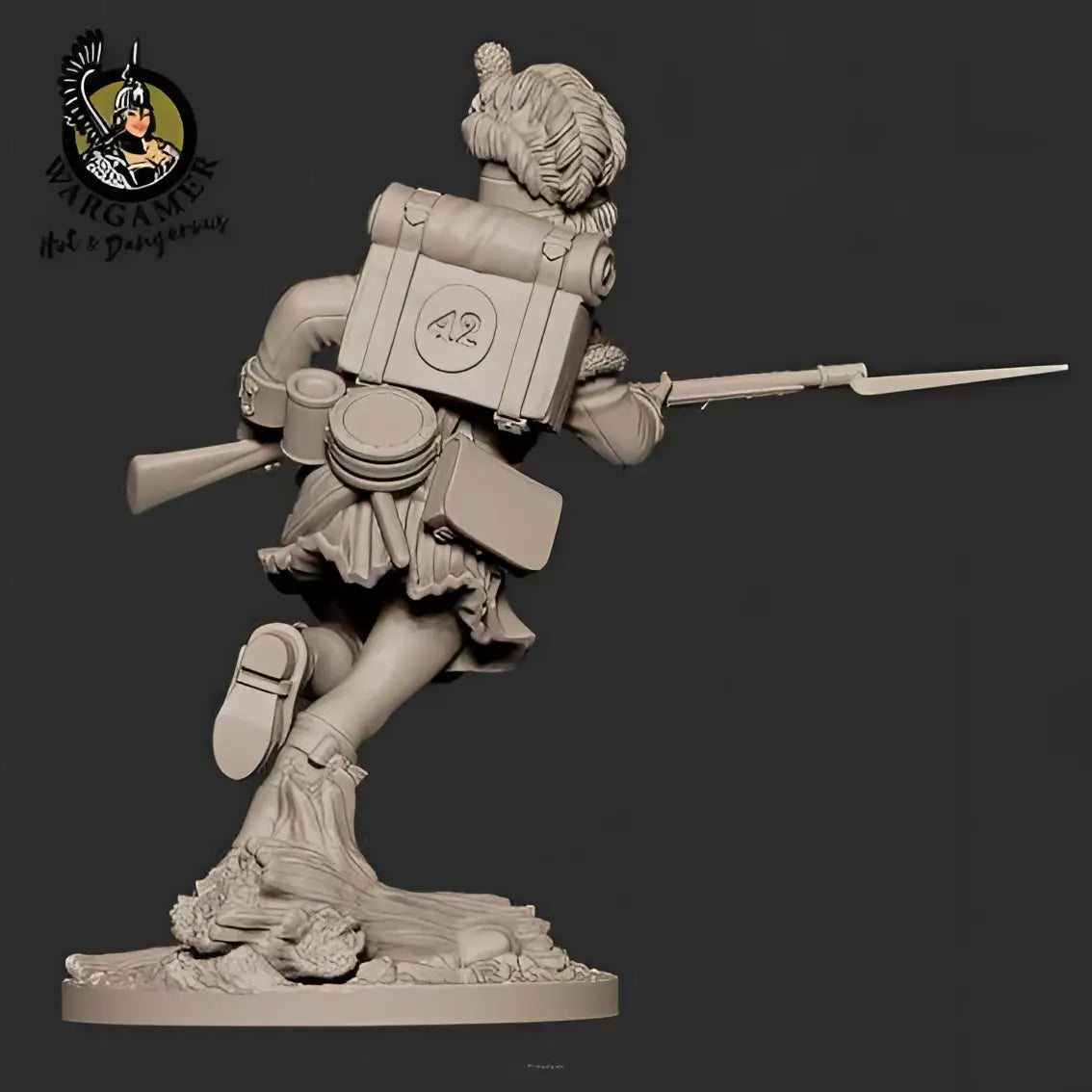 Omålad beige resinminiatyr av 54 mm Fiona från 42nd Highlanders, kvinnlig soldat med gevär