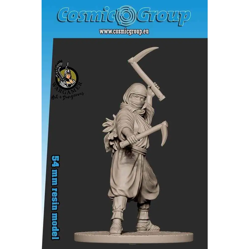 Omålad 54 mm resinfigur av Fujiko ninjan med två yxor