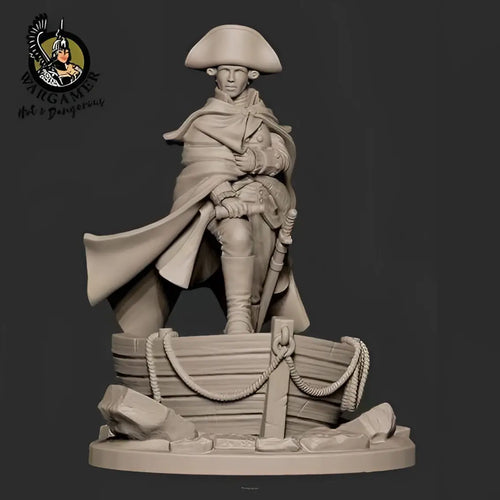 Detaljerad beige resinminiatyr av Napoleon Bonaparte i trehörnshatt och militärrock, sittande på träbåt med rep. 54 mm Georgette