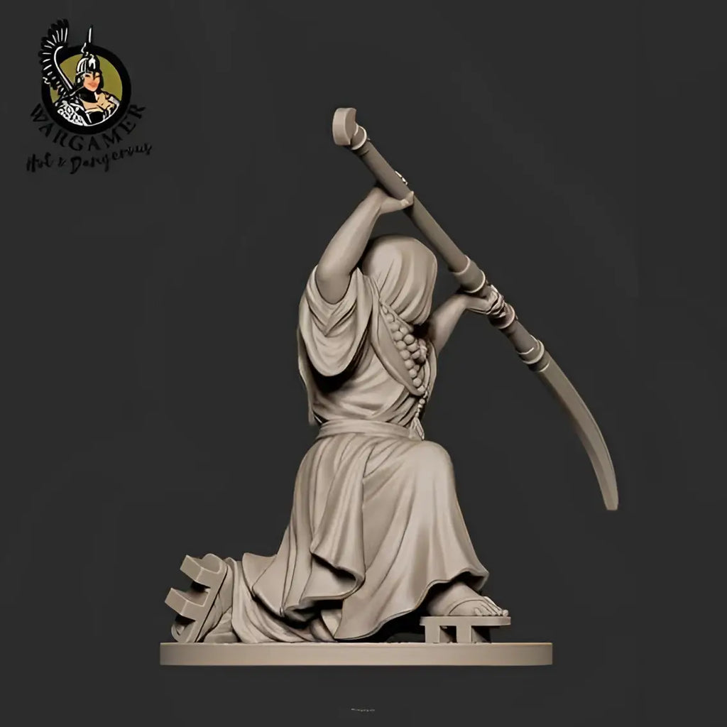 54 mm Misaki the Warrior-Nun: knäböjande krigare i flödande kläder med böjd klinga