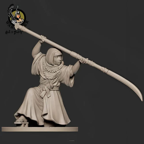 54 mm miniatyr av Misaki the Warrior-Nun i beige resin, krigare i flödande kläder med böjd spjut