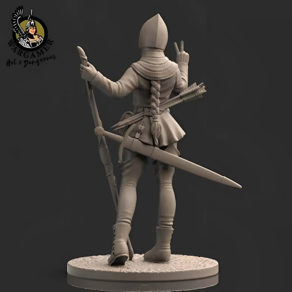 54 mm Rosie the Bowmen Miniature: grå resinfigur av kvinnlig krigare i medeltida rustning med spjut, svärd och pilar på ryggen