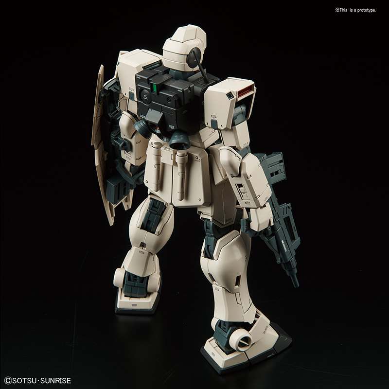 MG GM Command Koloni Typ 1/100 - Det Ultimata Modellsetet för Sci-Fi Entusiaster bandai model kit gunpla