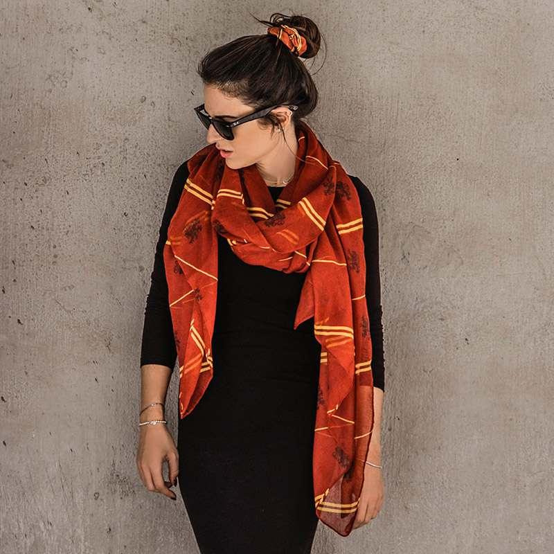 HP Gryffindor Voile Scarf - Elegant och Trendig - Robotto