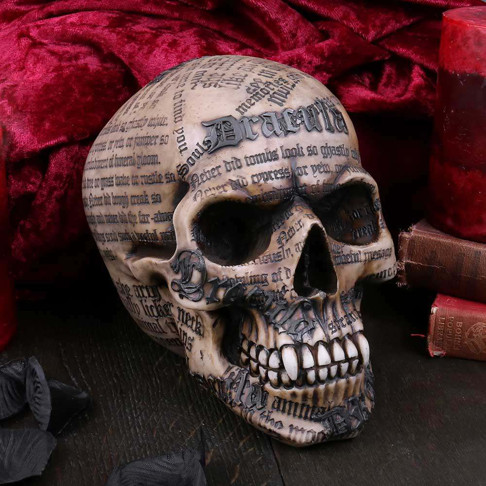 Dracula Tale Skull – En skrämmande och unik dekoration nemesis now