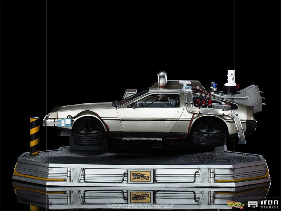 BTTF 2 DeLorean Regular 1/10 Art Statue iron studios
