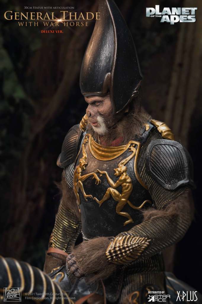 Pota General Thade med Häst Staty star ace