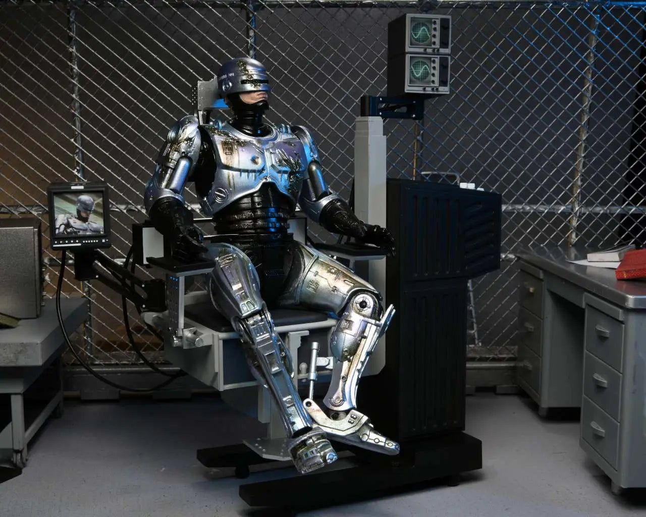 Ultimate Robocop Strids Skadad med Stol