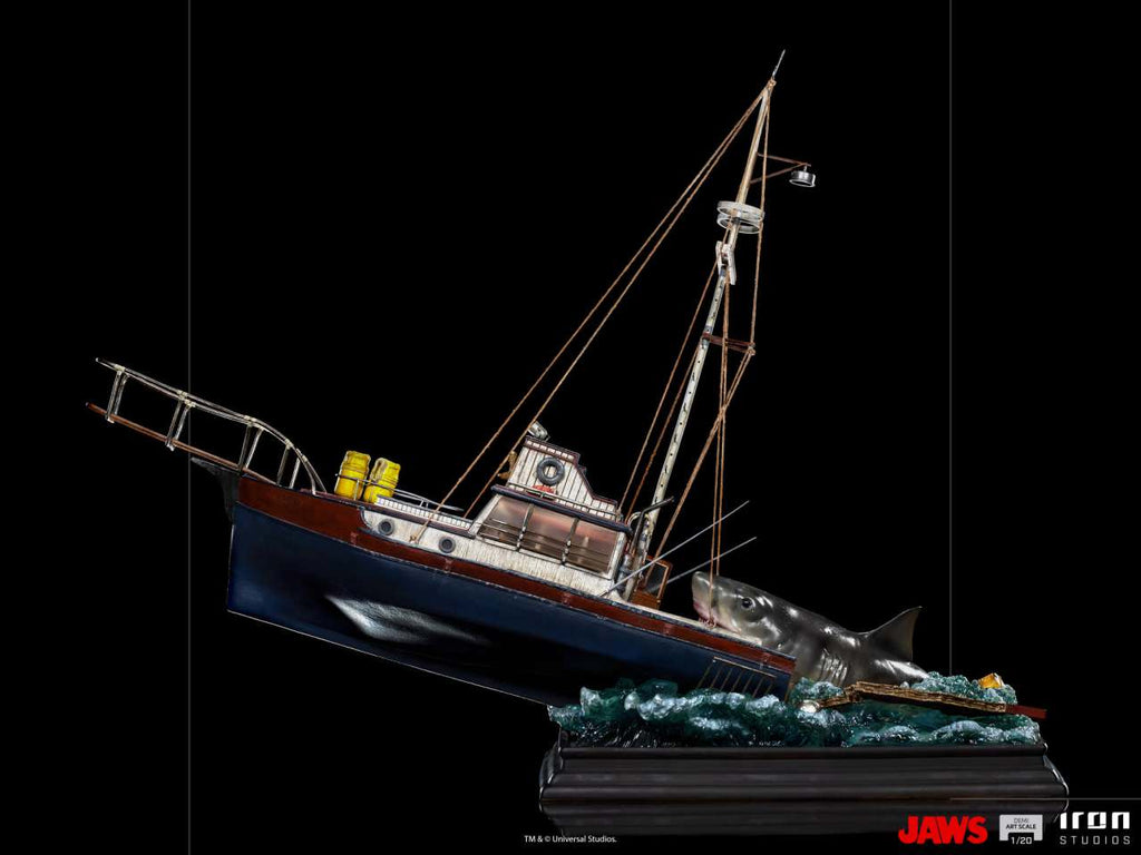 Jaws Attack Demi Art 1/20 Statue iron studios
