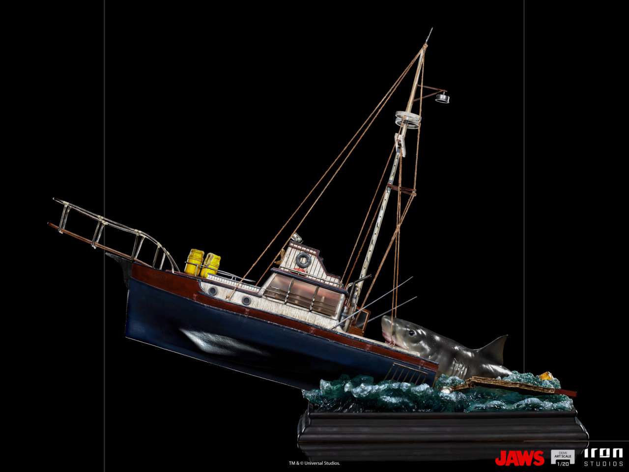 Jaws Attack Demi Art 1/20 Statue iron studios