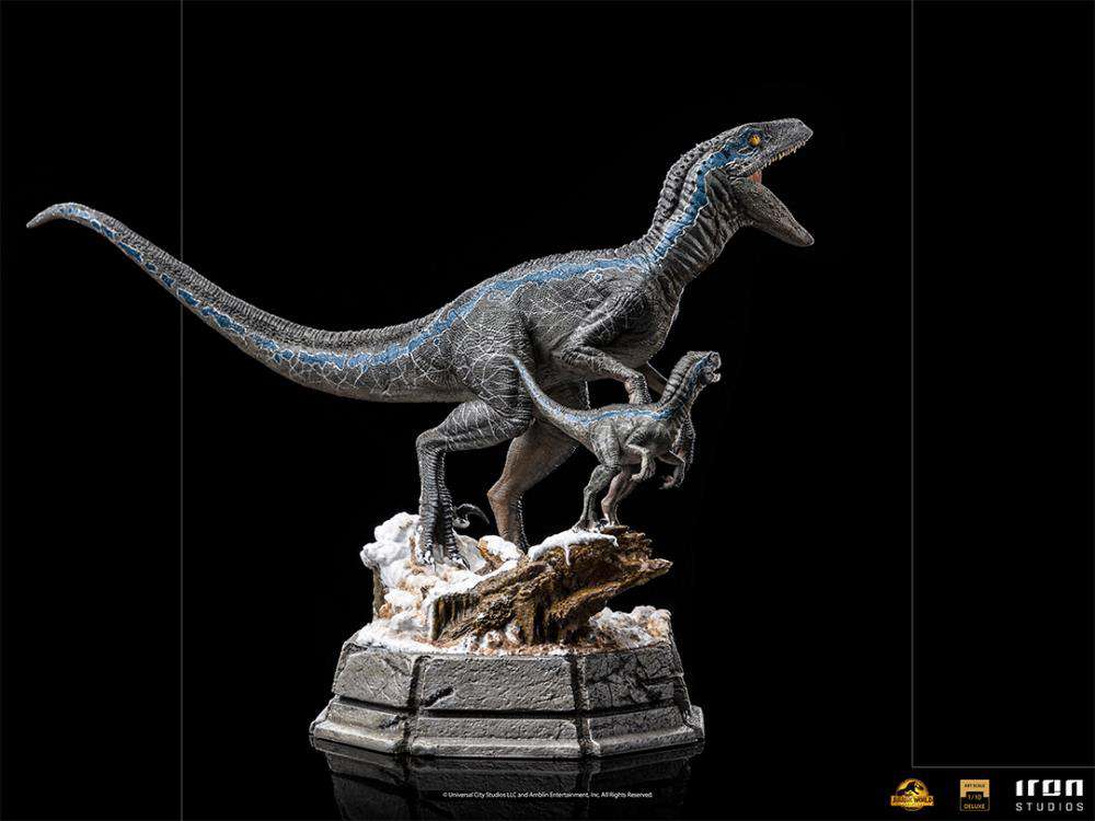 Jurassic World Domination Blue + Beta Deluxe Staty iron studios