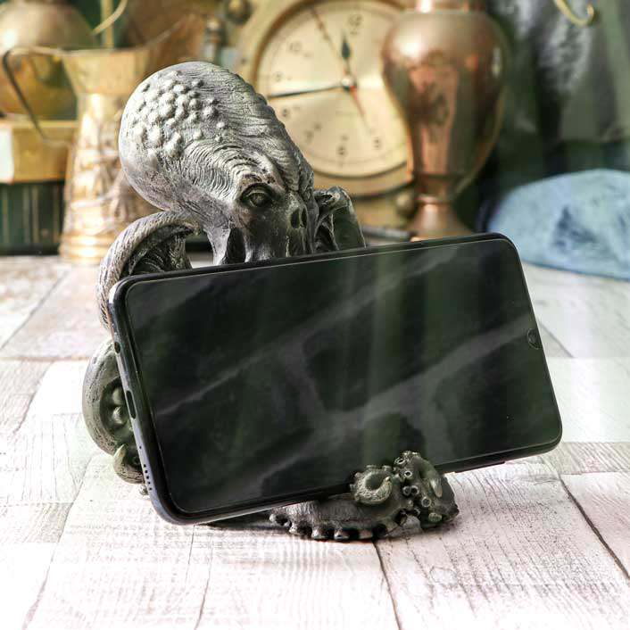 Cthulhu Smartphone Holder Statue nemesis now