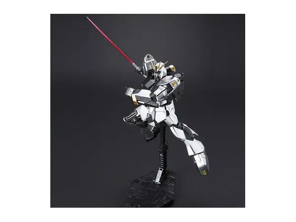 HG Gundam NU Metallic Coat 1/144 - Detaljerad Modell med Glänsande Omslag